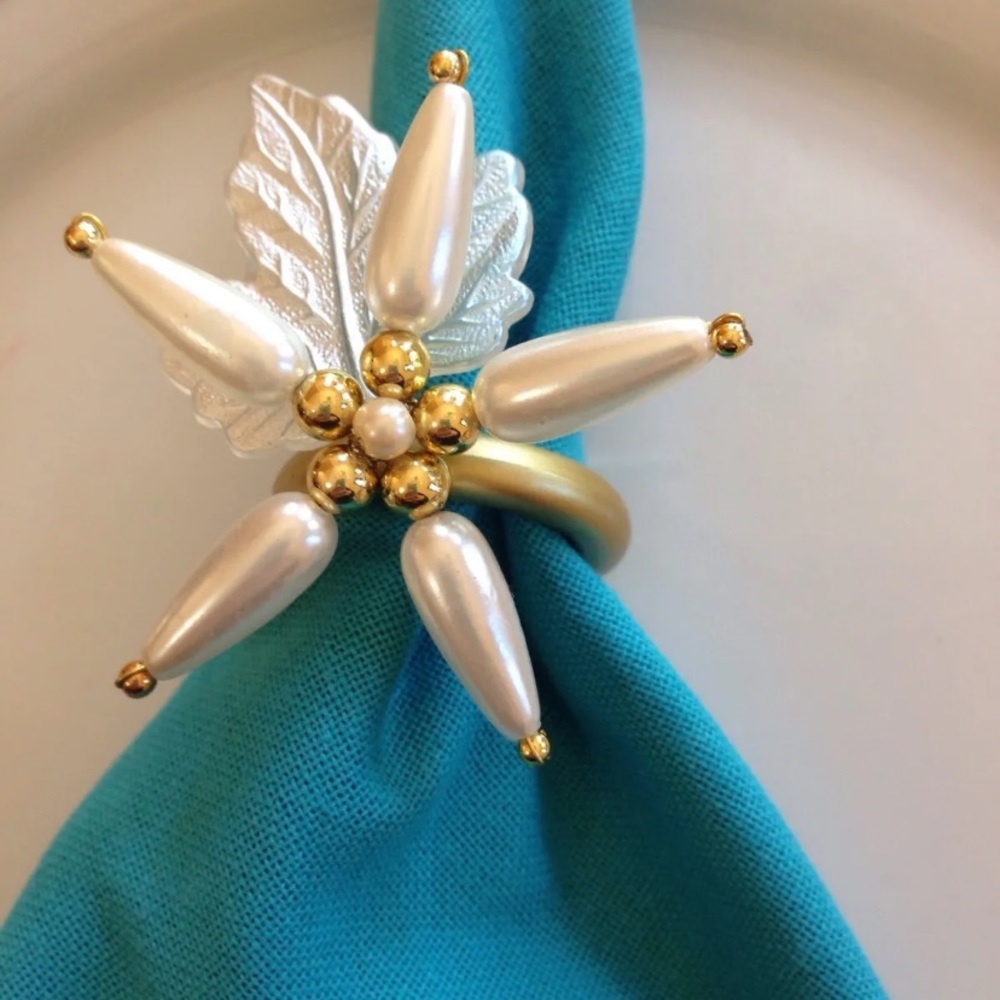 Nwt Set of 8 handmade beaded floral napkin holders napkin rings - Picture 4 of 4